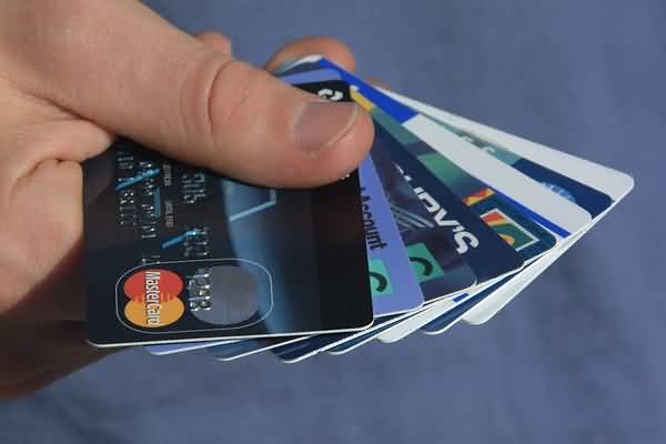 пластиковых кредитных карт